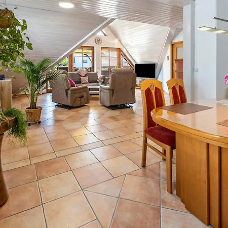 Eva アパート ジンゲン